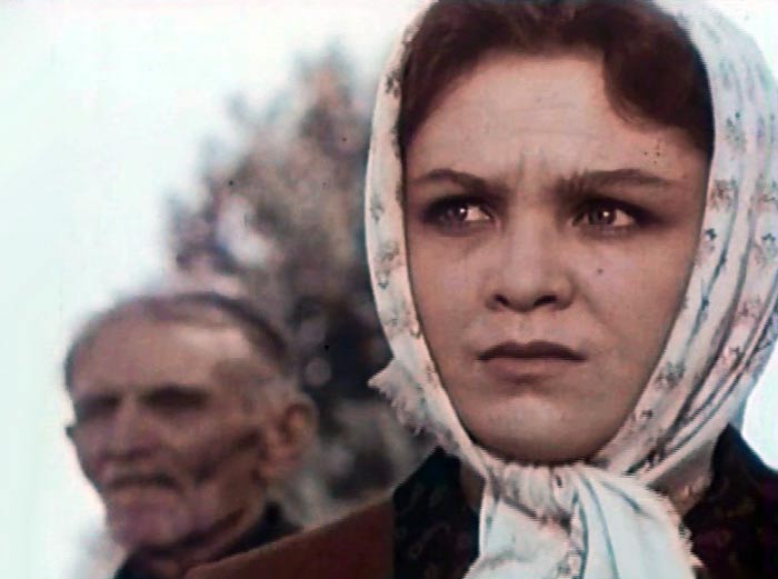 Майя Коханова в фильме Люди не всё знают