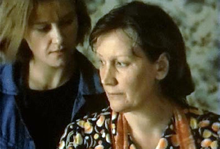 Нина Кирьякова в фильме Помнишь запах сирени