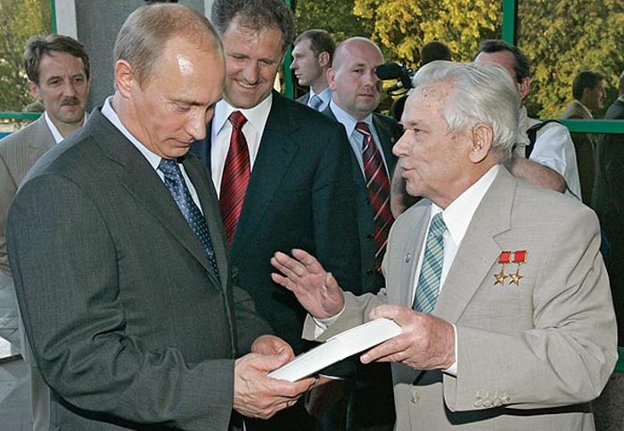 Михаил Калашников и Владимир Путин