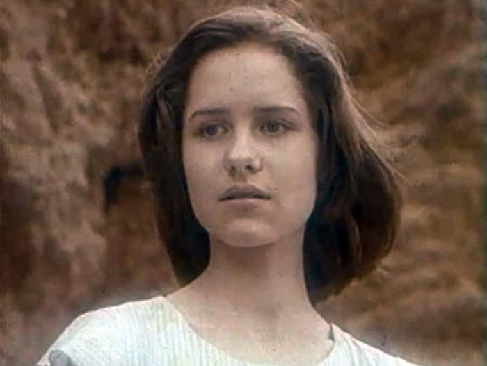 Полина Качура в фильме Камертон