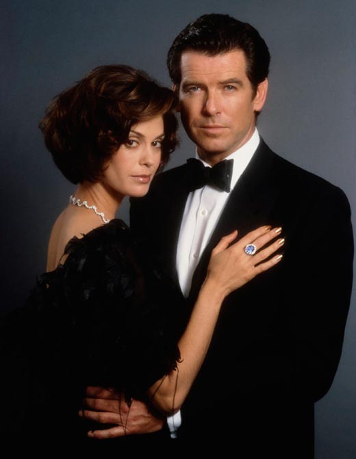 https://stuki-druki.com/biofoto3/teri-hatcher-i-pierce-brosnan-v-roli-agenta-007.jpg