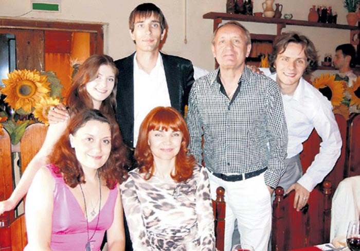 Вячеслав Спесивцев с семьей