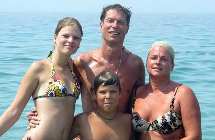 Владимир Моисеенко с женой и детьми