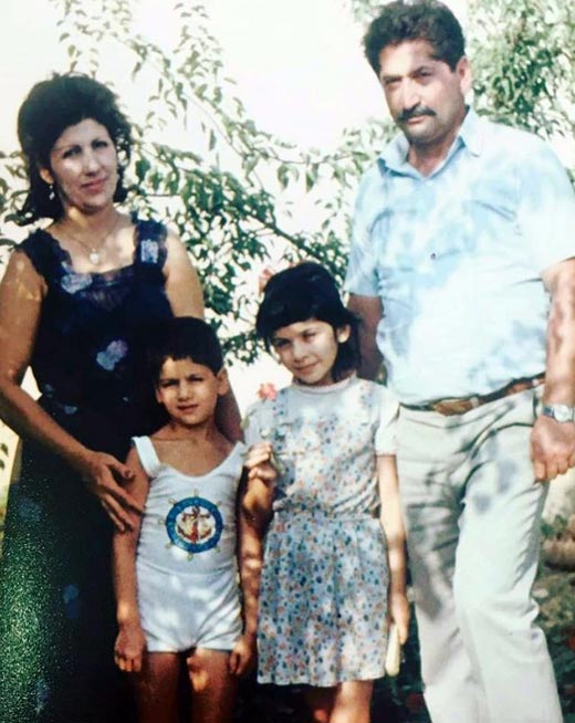 Юсиф Эйвазов в детстве с родителями
