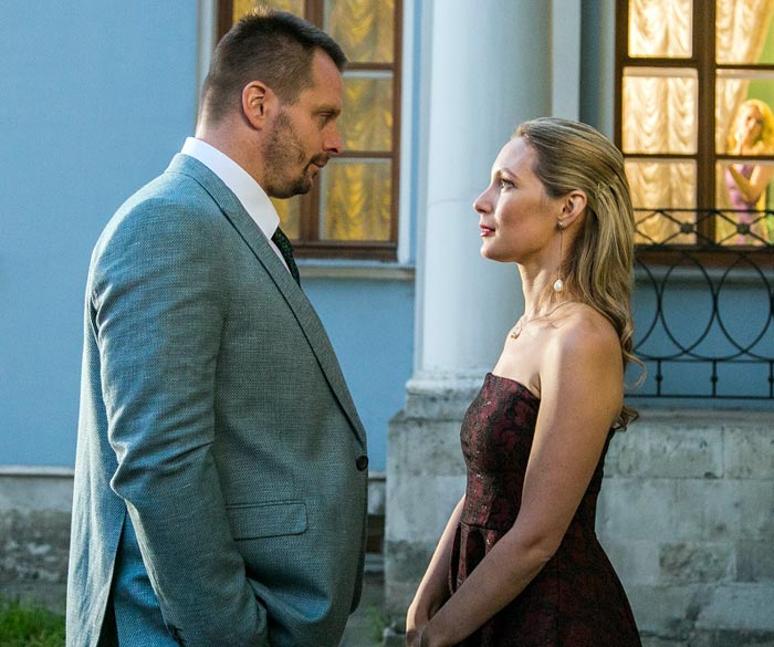 Зоя Дамье в сериале Окна на бульвар