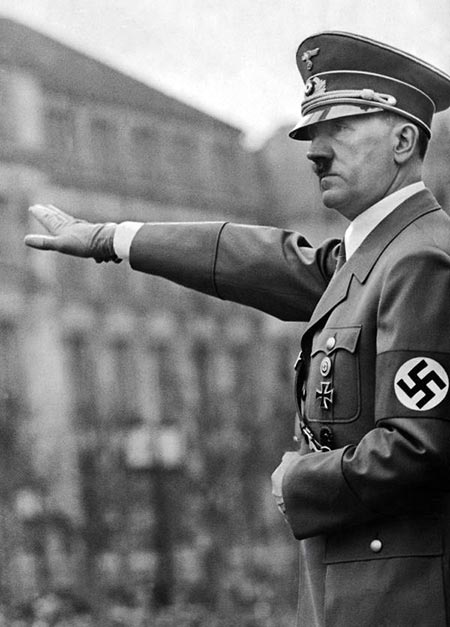 лидер третьего рейха Адольф Гитлер