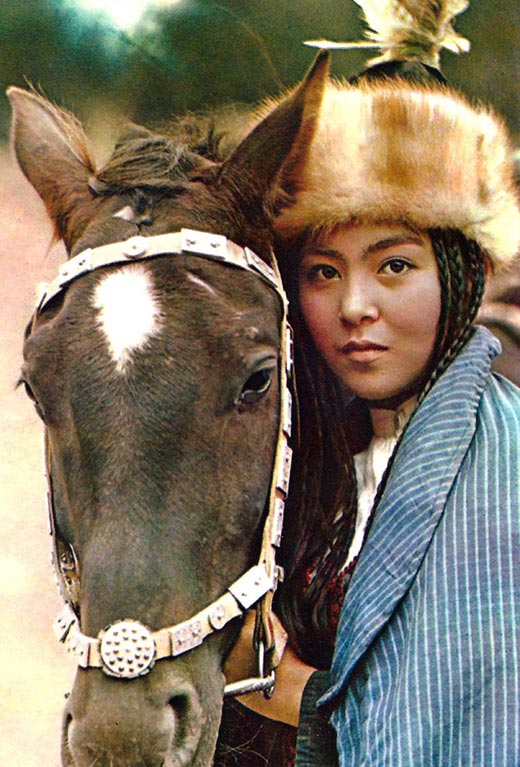 Айтурган Темирова в фильме Алые маки Иссык-Куля