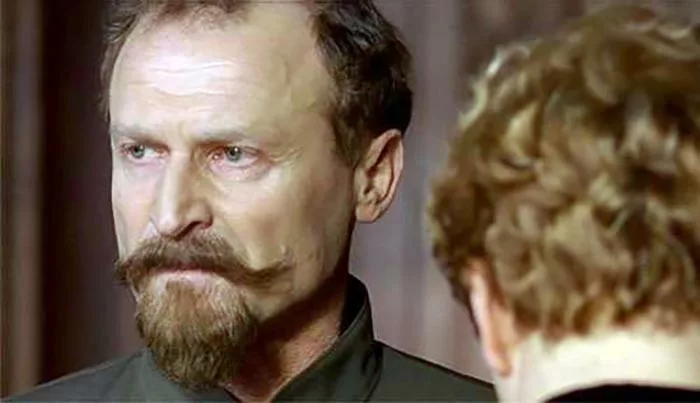 Александр Мезенцев в сериале Есенин