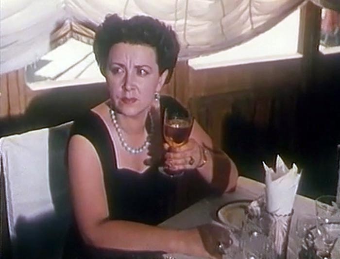 Александра Кузнецова в фильме Голубая стрела