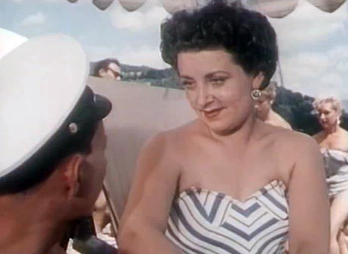 Александра Кузнецова в фильме Голубая стрела 2