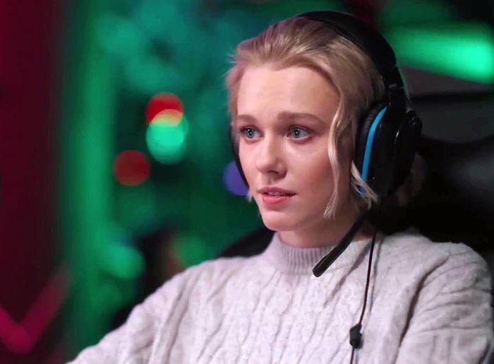 Александра Хромова в сериале Изи катка 2