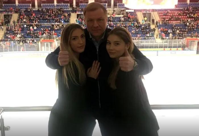 Алексей Жамнов с дочерьми