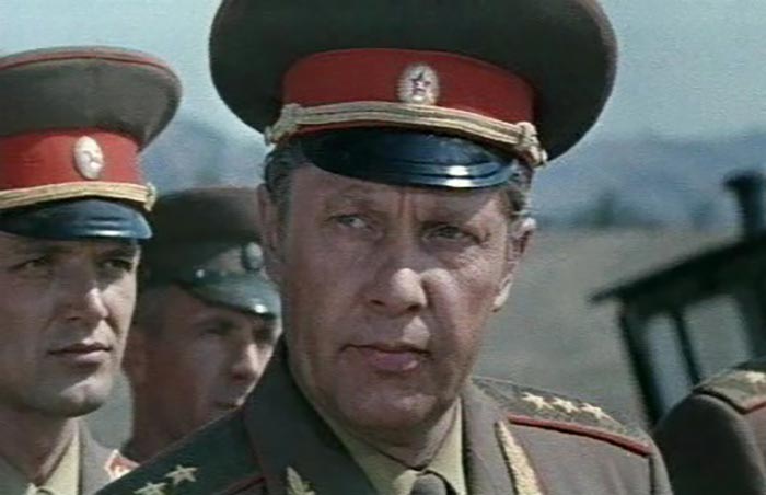 Альфред Шестопалов в фильме Не плачь девчонка