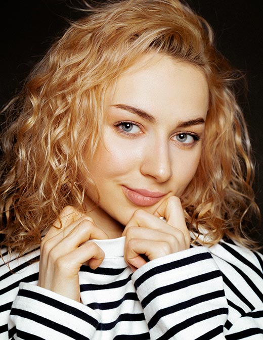 актриса Алина Ольховая