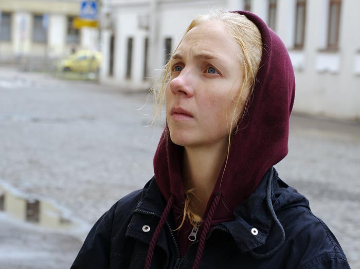 Алина Ходжеванова в фильме Я умею вязать