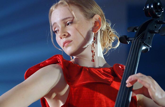 Алина Рачковская в сериале Струны