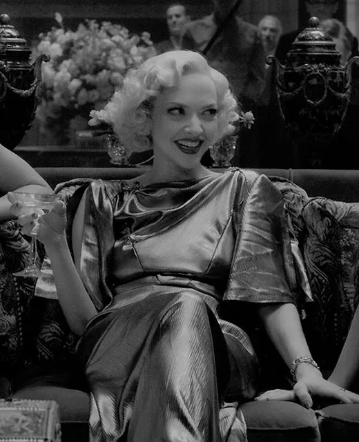 Аманда Сейфрид в фильме Манк