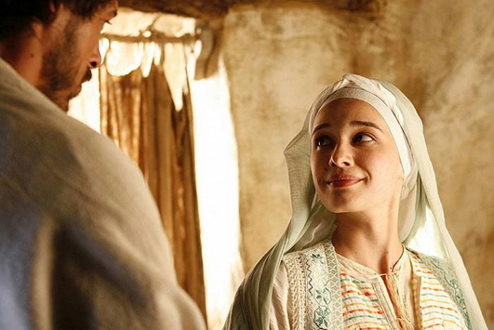 Ана Катерина Морариу в фильме Святая семья