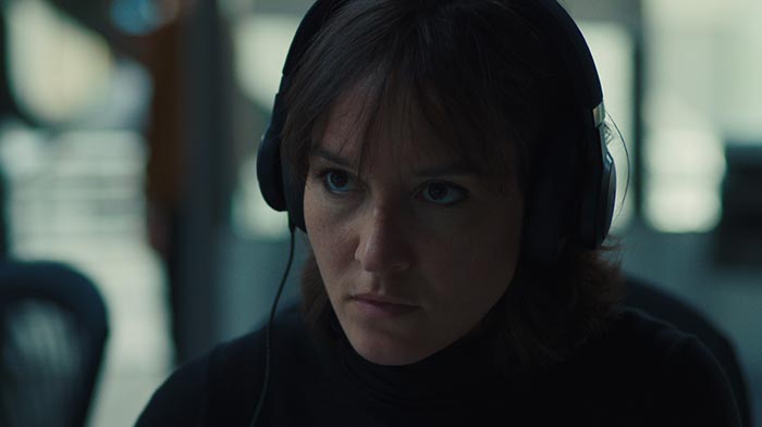 Анаис Демустье в фильме Шрамы Парижа