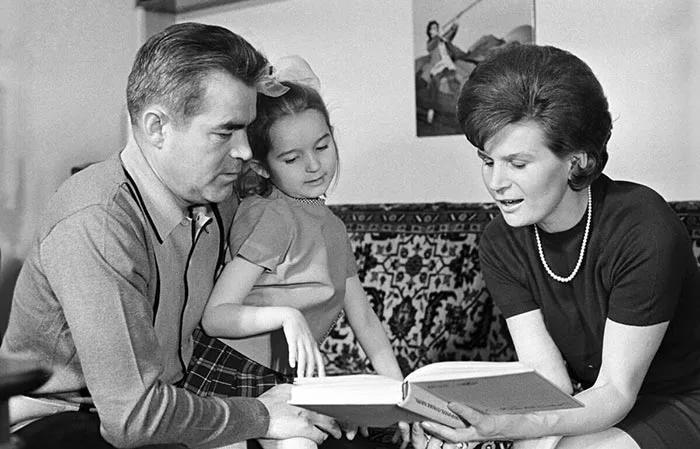 Андриян Николаев и Валентина Терешкова с дочерью