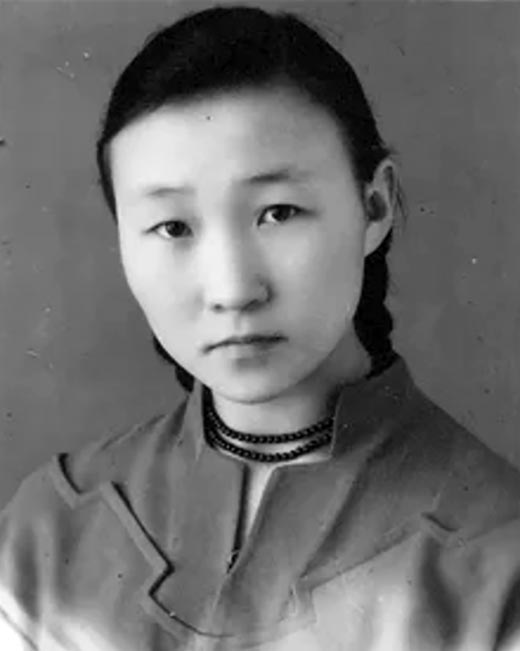 Анегина Ильина в юности