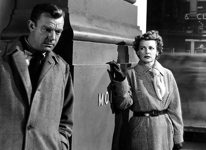 Энн Шеридан в фильме Женщина в бегах