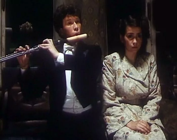 Анна Мясоедова и Евгений Миронов в фильме Жена керосинщика