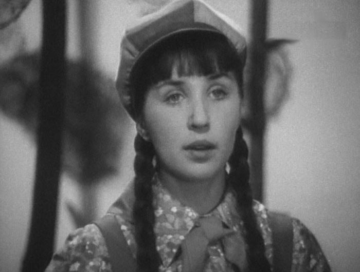 Анна Соловьева в фильме Масштабные ребята