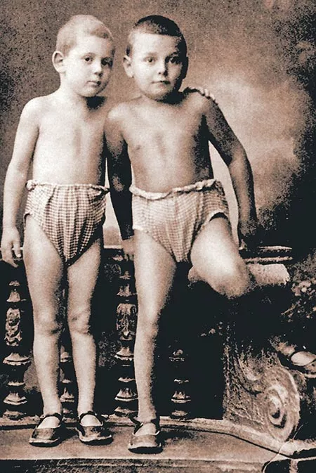 Артем Сергеев и Василий Сталин в детстве