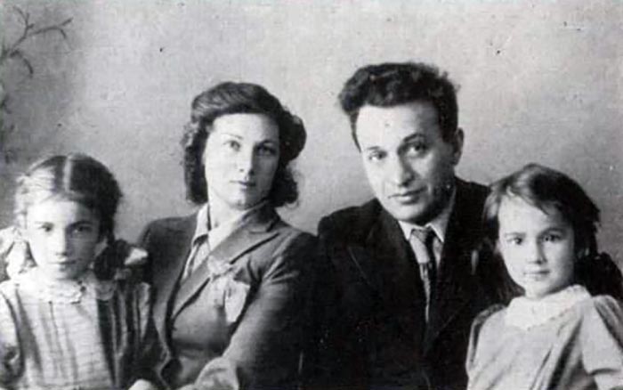 Артем Микоян с женой и дочерьми