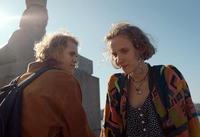 Карл Бенцшавель и Мария Лукьянова в фильме Особенности национальной больницы