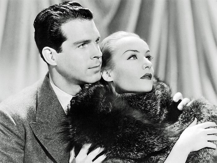 Кэрол Ломбард в фильме Принцесса пересекает океан