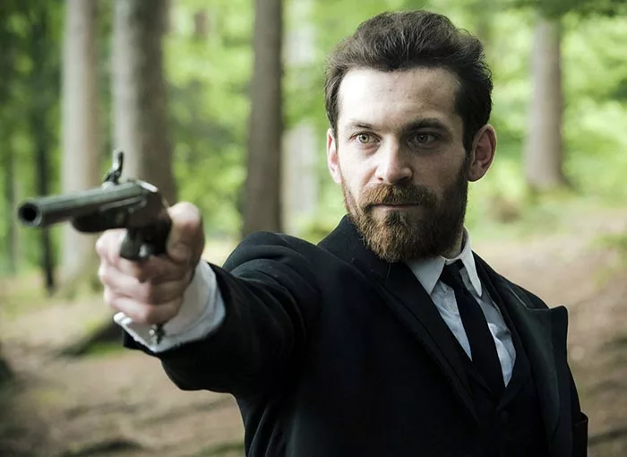 Шарль Берлен в роли Пьера Кюри