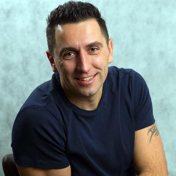 телеведущий Денис Стойков