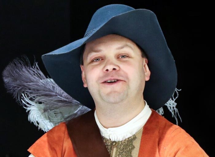 актер Дмитрий Смолев