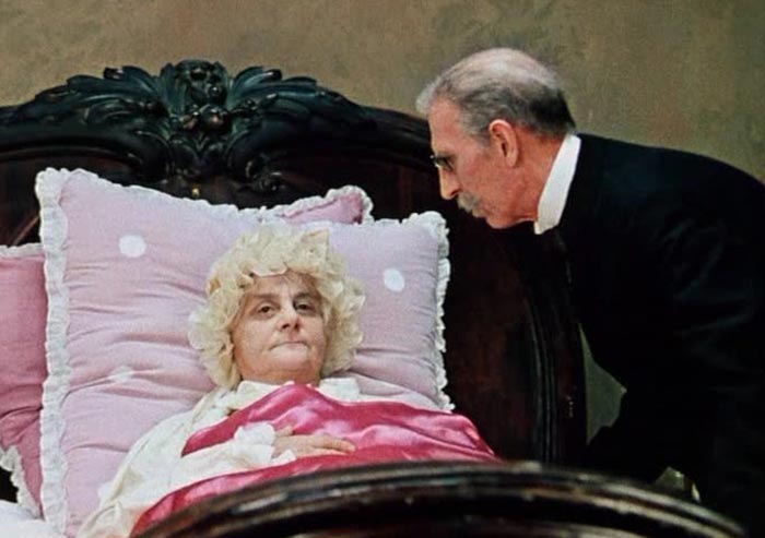 Эдда Урусова в фильме 12 стульев