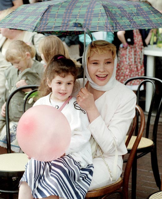 Екатерина Ланн в детстве с мамой