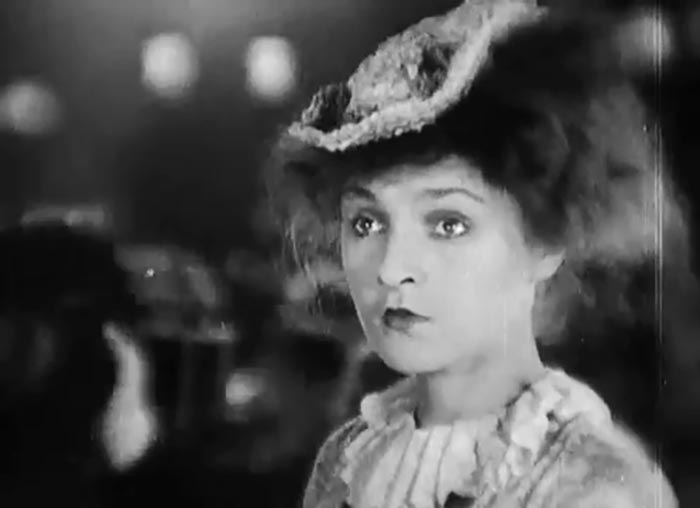 Елена Кузьмина в фильме Новый Вавилон