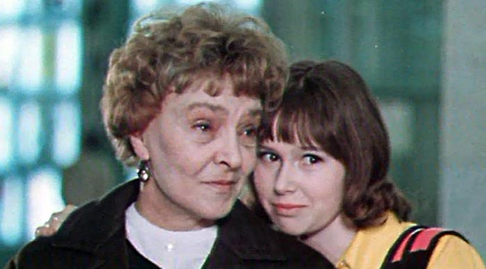 Елена Кузьмина в фильме Вылет задерживается