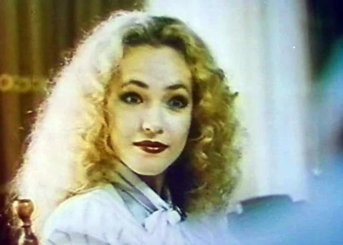 Елена Ставицкая в фильме Кошечка