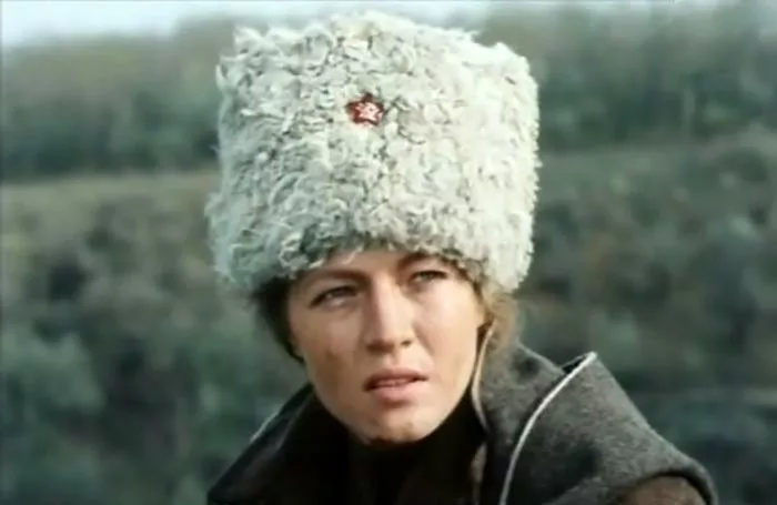 Елена Ставицкая в фильме Нас водила молодость