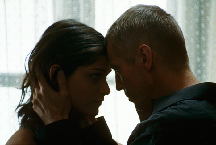 Элиза Сенауи в фильме Евразиец