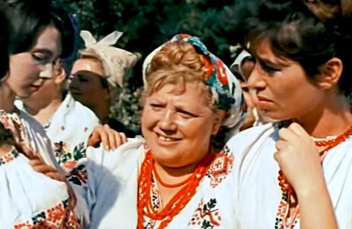 Эмилия Трейвас в фильме Свадьба в Малиновке
