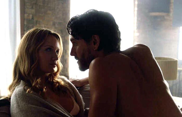 Эмили Беррингтон в фильме В постели с незнакомцем