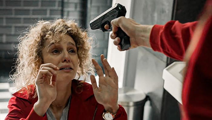 Эстер Асебо в сериале Бумажный дом