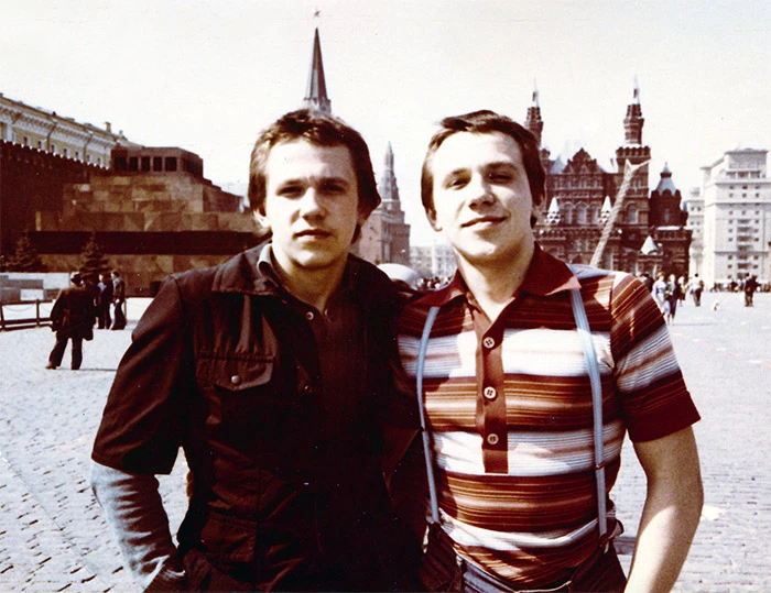 Евгений Кемеровский в молодости и брат Александр