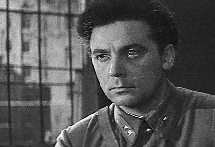 Феликс Яворский в фильме По тонкому льду