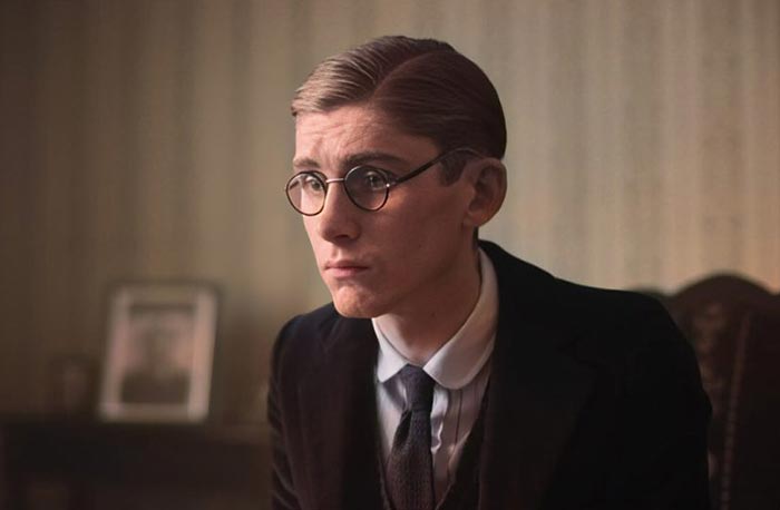 Фионн О'Ши в фильме Гении