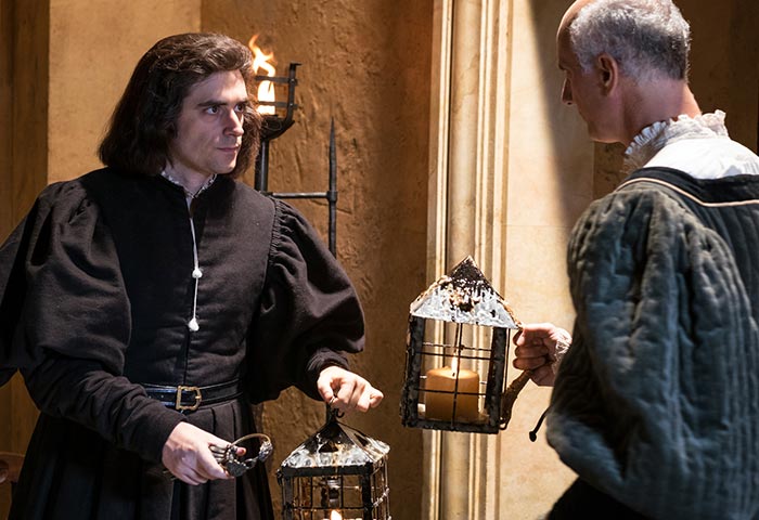 Флавио Паренти в роли Рафаэля Санти