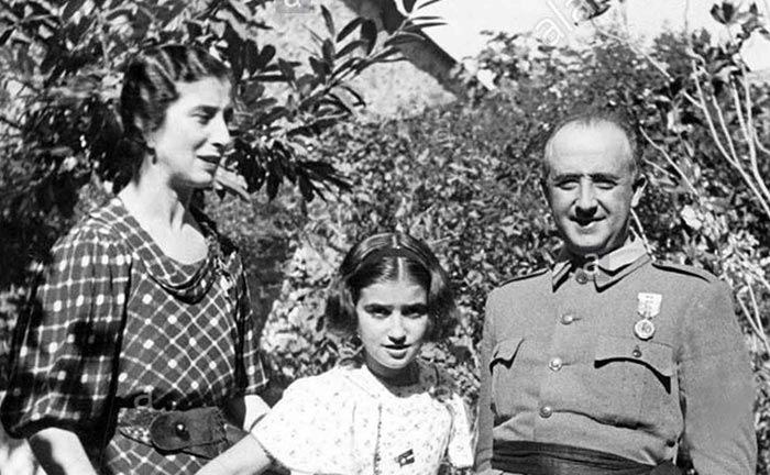 Франсиско Франко с женой и дочерью